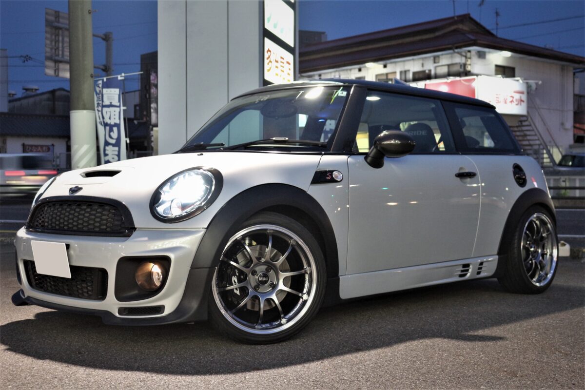 R56MINIクーパーS】車高調のリフレッシュ！話題沸騰中のSTで乗り味快適