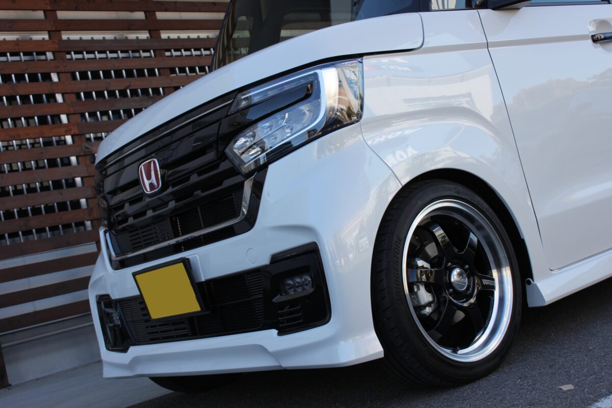 最新N-BOXカスタムをローダウン！BLITZ ZZR車高調を装着します