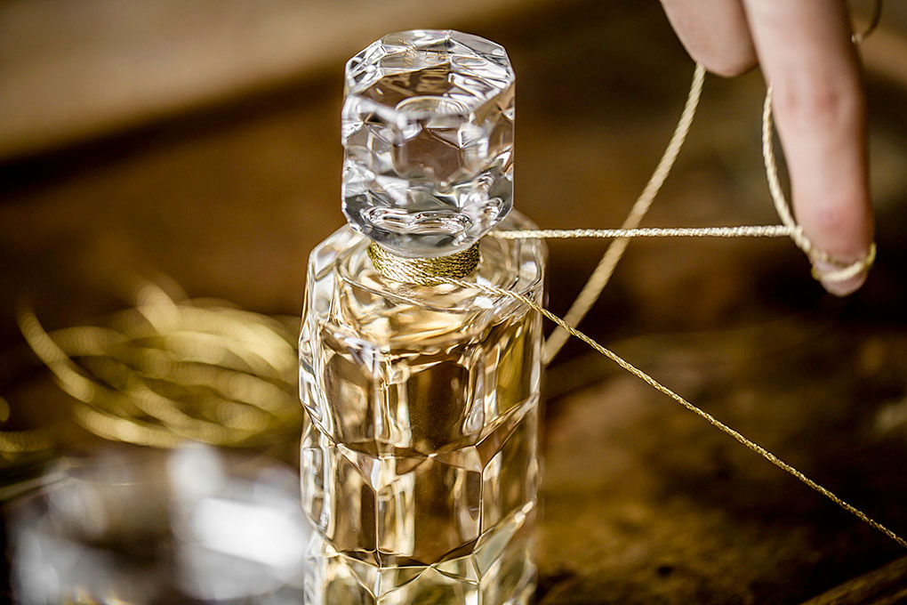 バカラ 伝説のボトルとフレグランス ルージュ 540 パルファム - CRAFTS