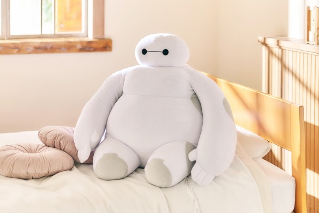 ベイマックスの新コレクション発売！ 高さ約80cmの“特大ぬいぐるみ