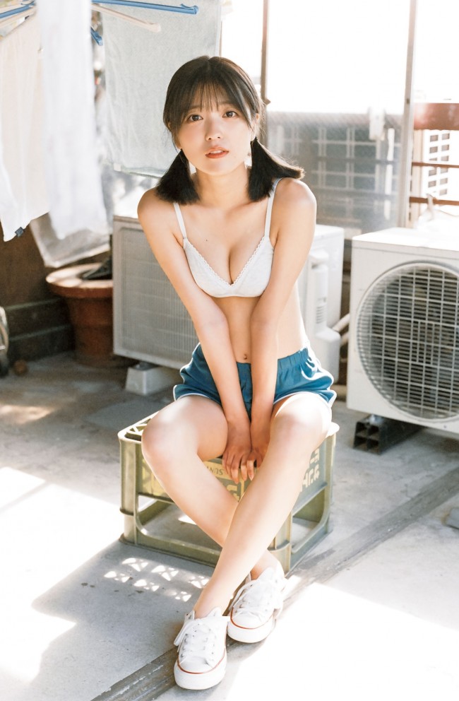 工藤美桜、初のランジェリー姿も 1st写真集から厳選の未公開カット