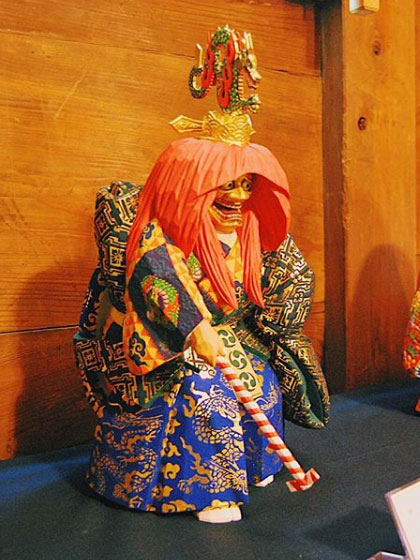 奈良一刀彫｜naradollHIGASHIDA 段雛 中: 木のおもちゃ｜クレヨンハウス