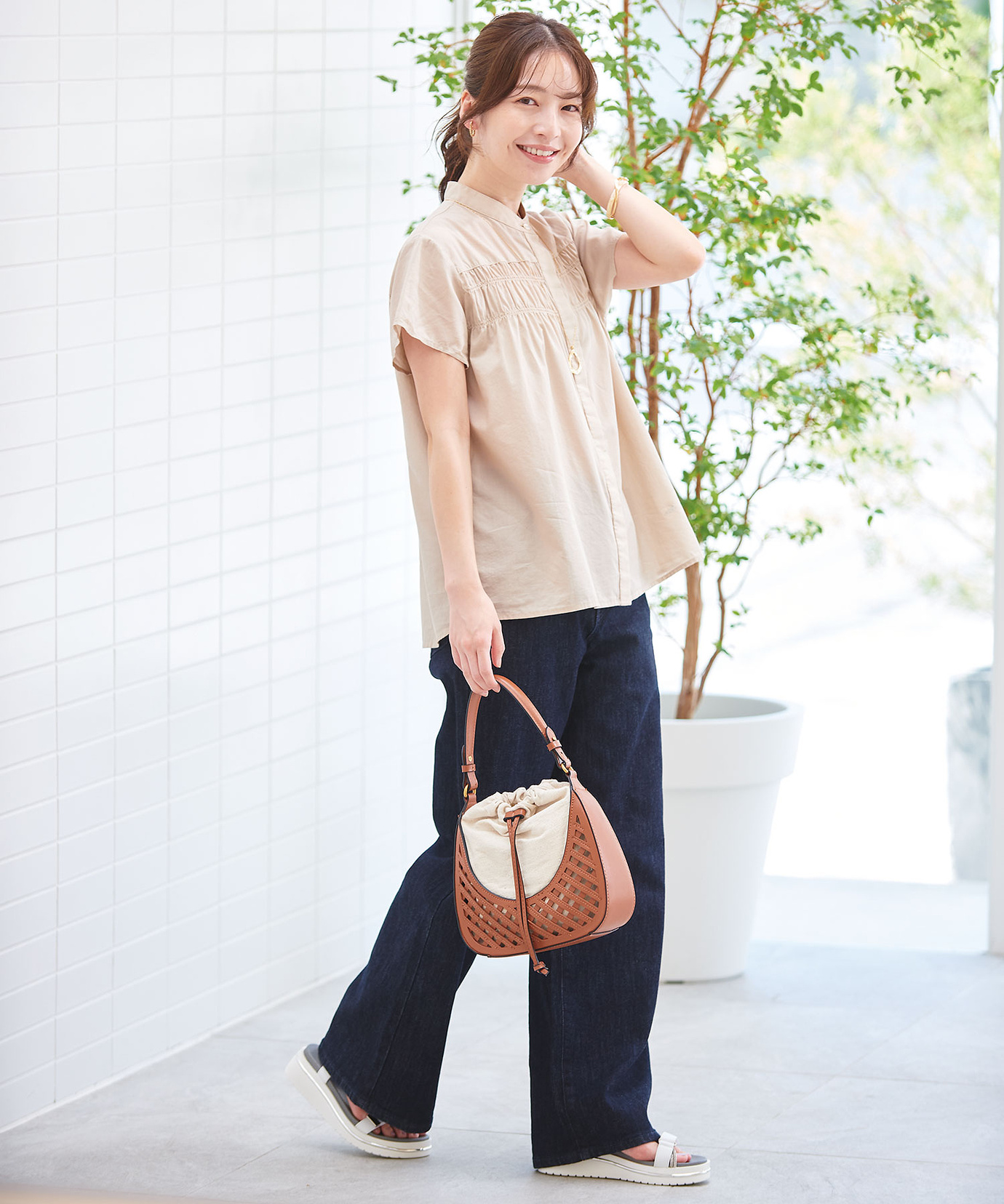 レディース ギャザーデザイン バンドカラー ブラウス【一部店舗限定