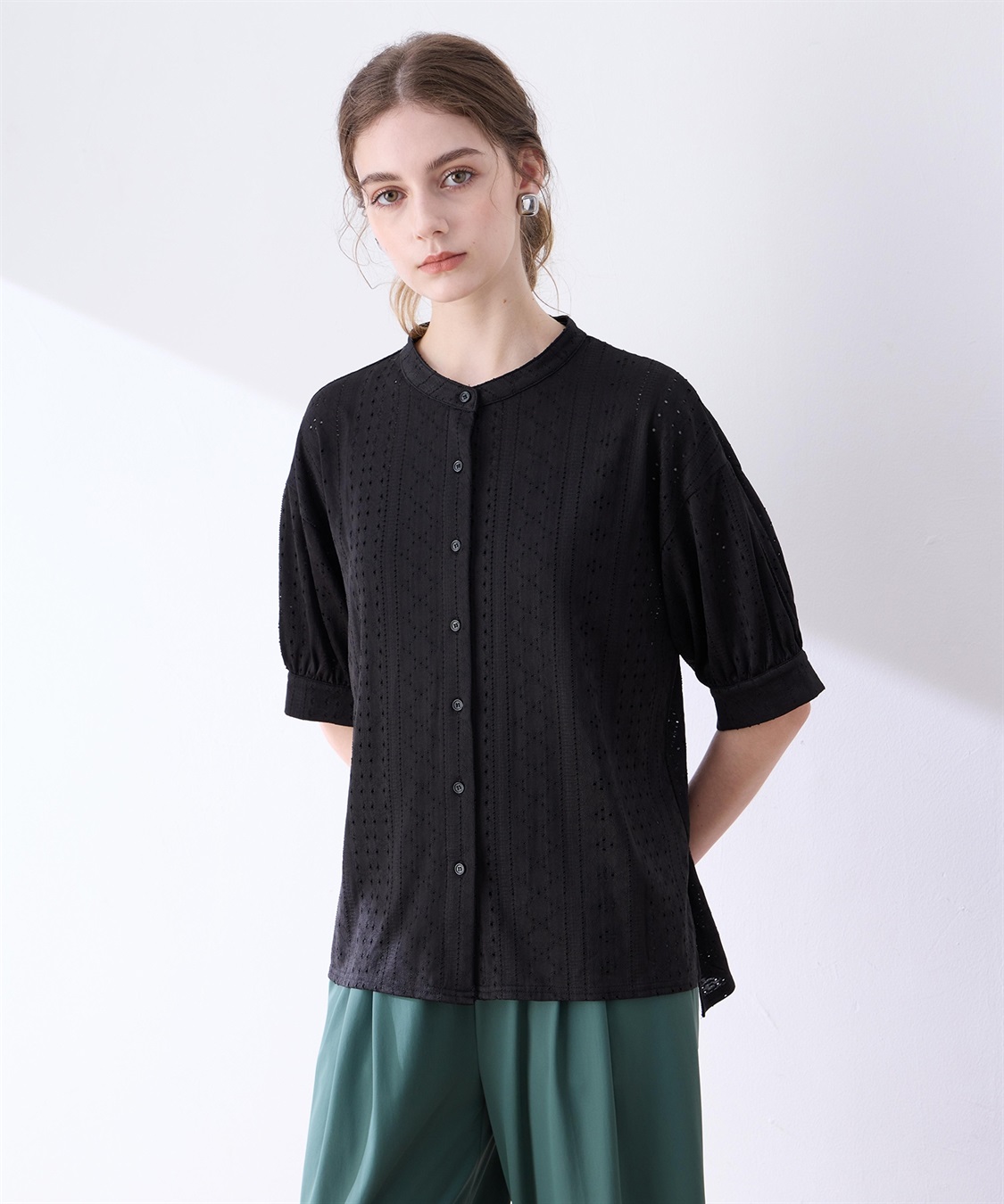 カットワークレースバンドカラーブラウス LE SOUK HOLIDAY｜クロス