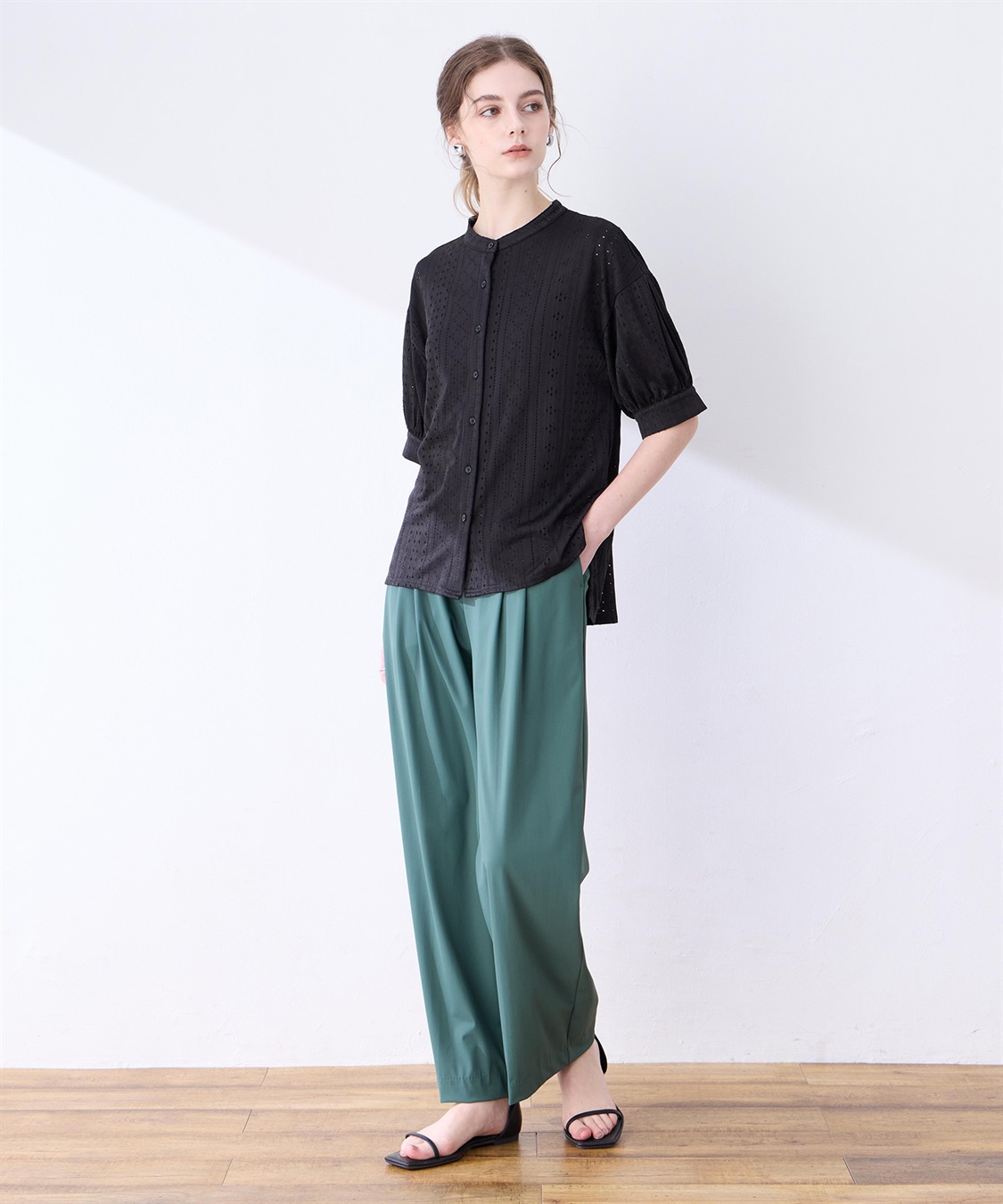 カットワークレースバンドカラーブラウス LE SOUK HOLIDAY｜クロス