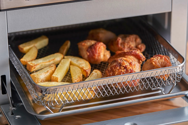 トーストもノンフライ調理もこの1台で簡単に！ノンフライ オーブン