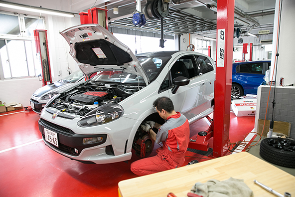 足回りにこだわる全てのクルマ好きを虜にする、ABARTH PUNTO KONI KIT