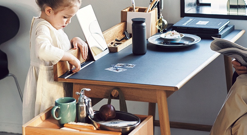 数量限定】人気デスク「THEO」のリノリウム特別カラーが登場