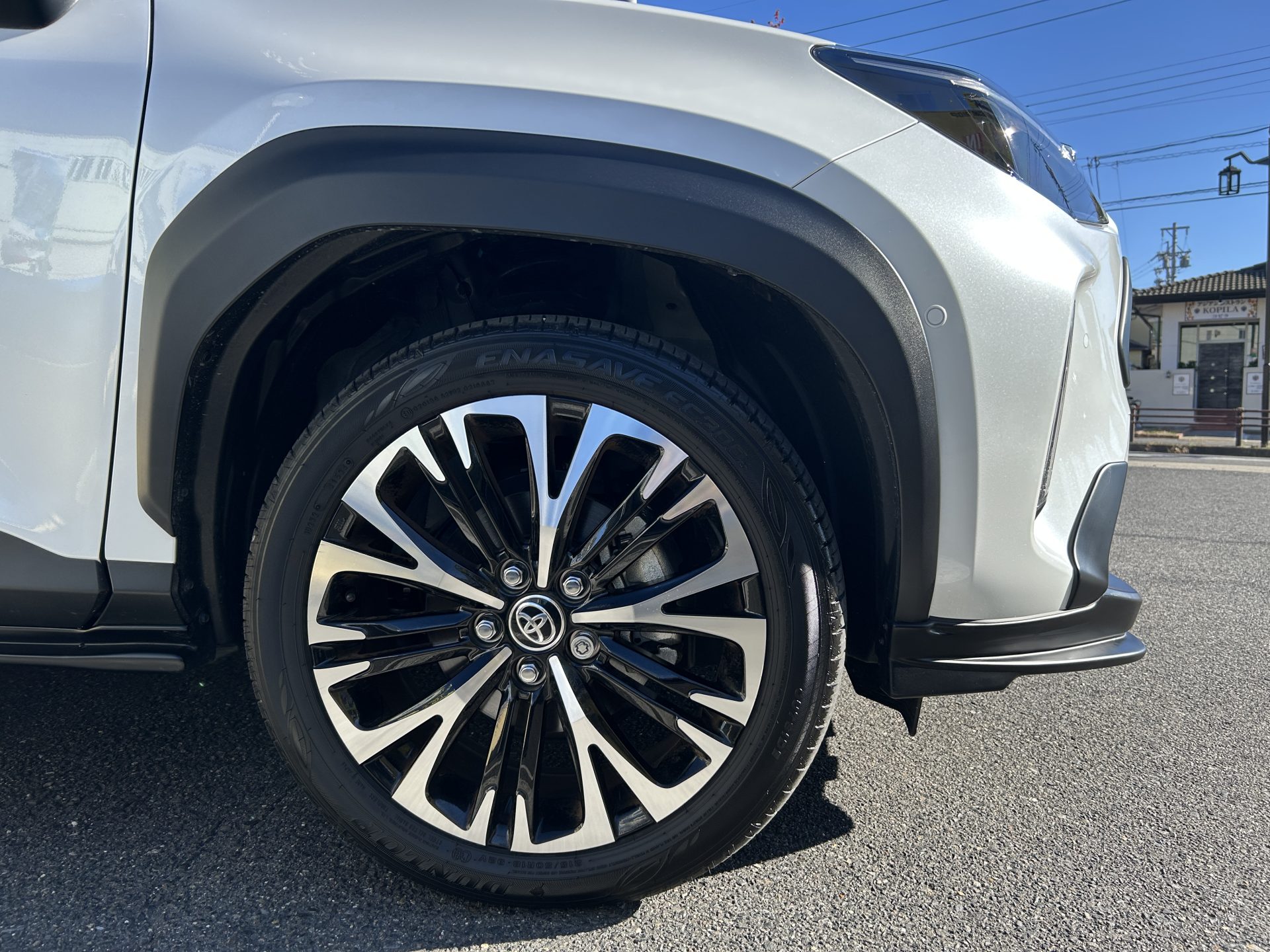 ヤリスクロスにブリヂストン史上最高性能スタッドレスを装着