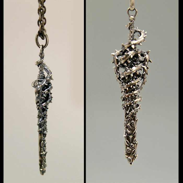 喚び水の剣 シルバーペンダント 烙印チャーム付き ベルセルク 髑髏の騎士