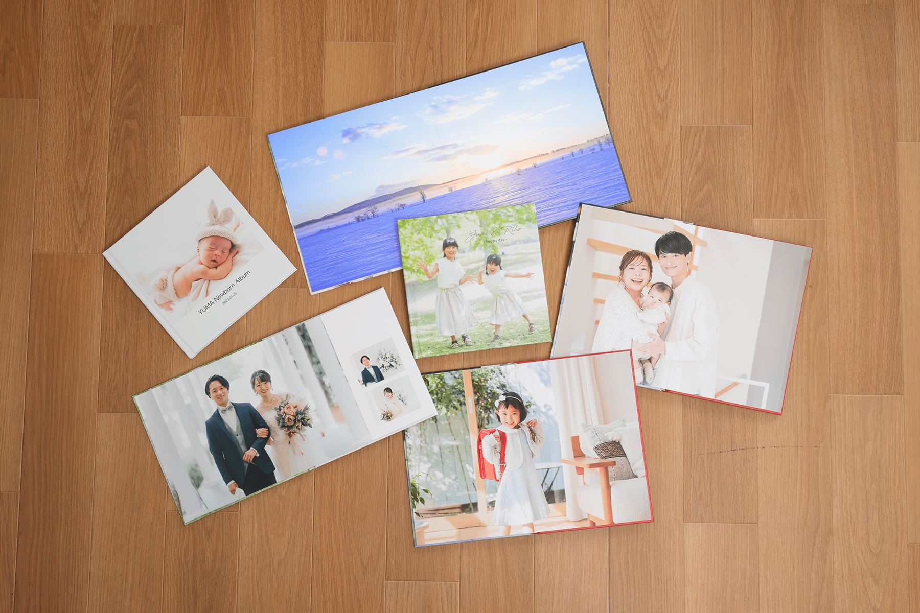 180°フルフラットの見開きが人気のフォトブック『FLAT』新たに“半光沢