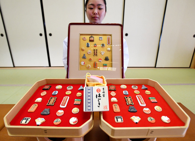 厄はじく」筥崎宮おはじき誕生 昨年は人気すぎて…：朝日新聞