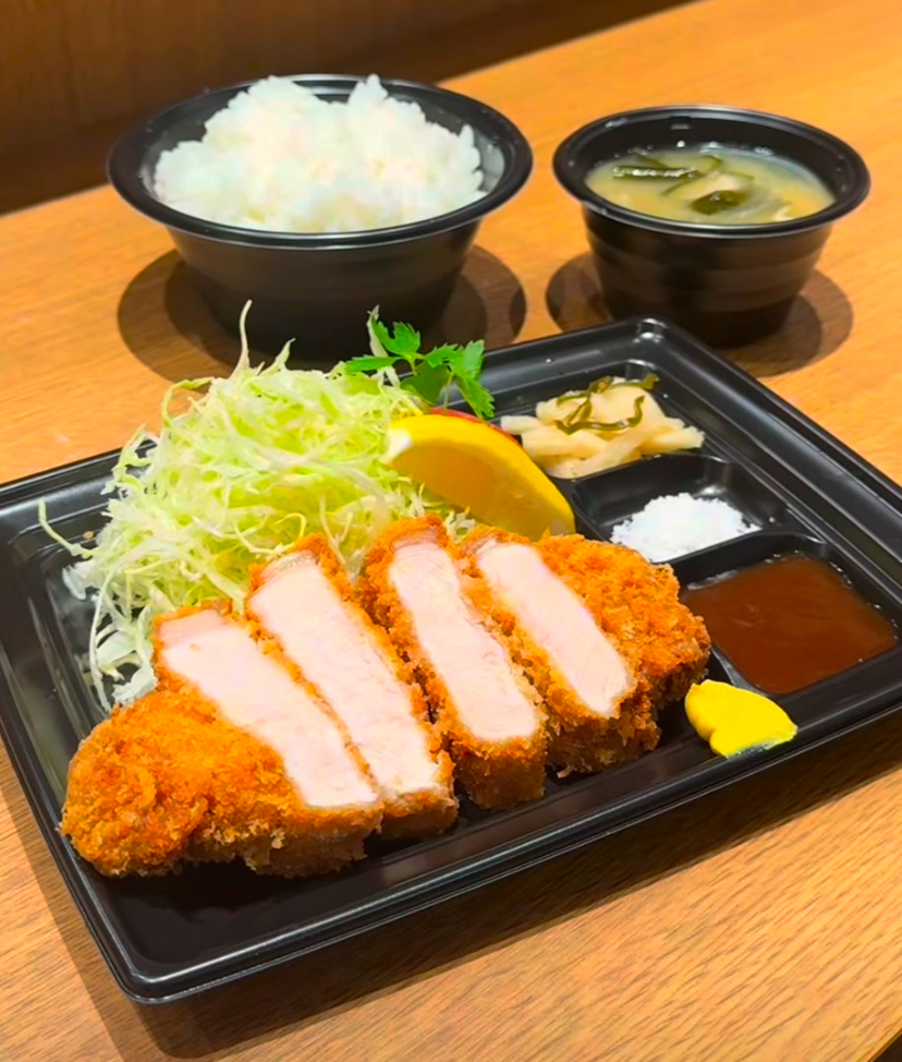 大阪・関西万博(EXPO2025)『豚カツ牛かつくれおーる』にて 定食用、丼