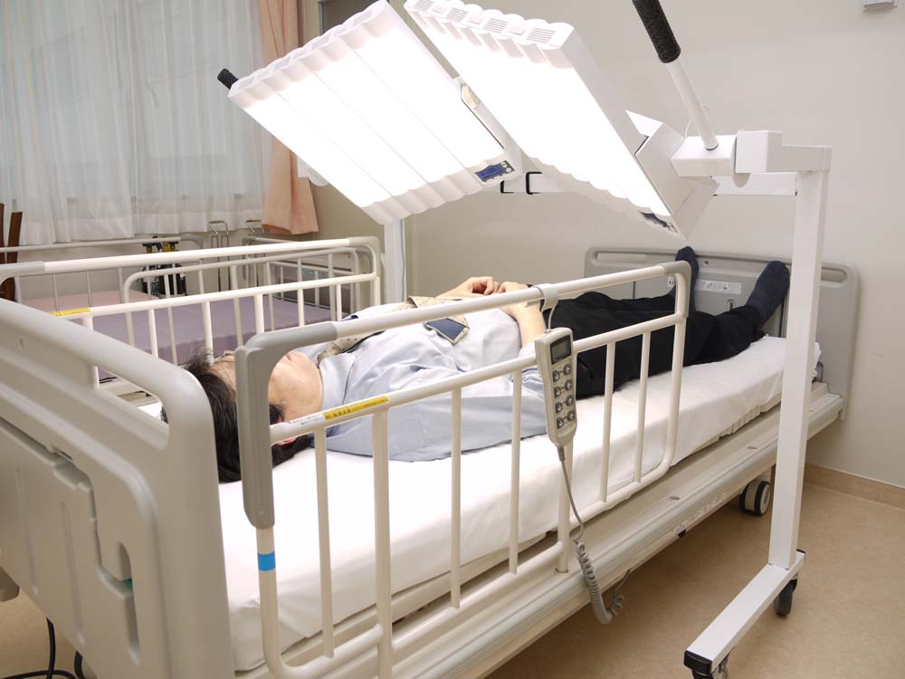 冬季うつ病」好天＆暖冬で遅れ、これから本格化！？ 光療法器具の