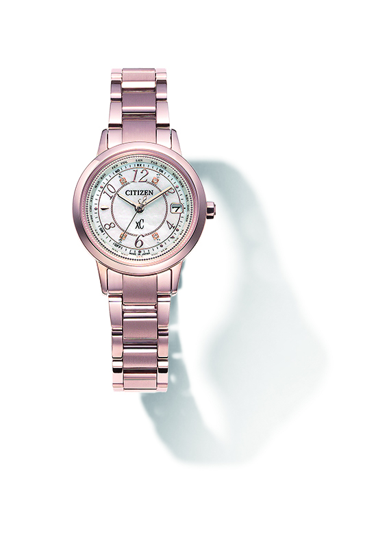 シチズン クロスシー』ブランド誕生20周年記念 新色「サクラピンク」と