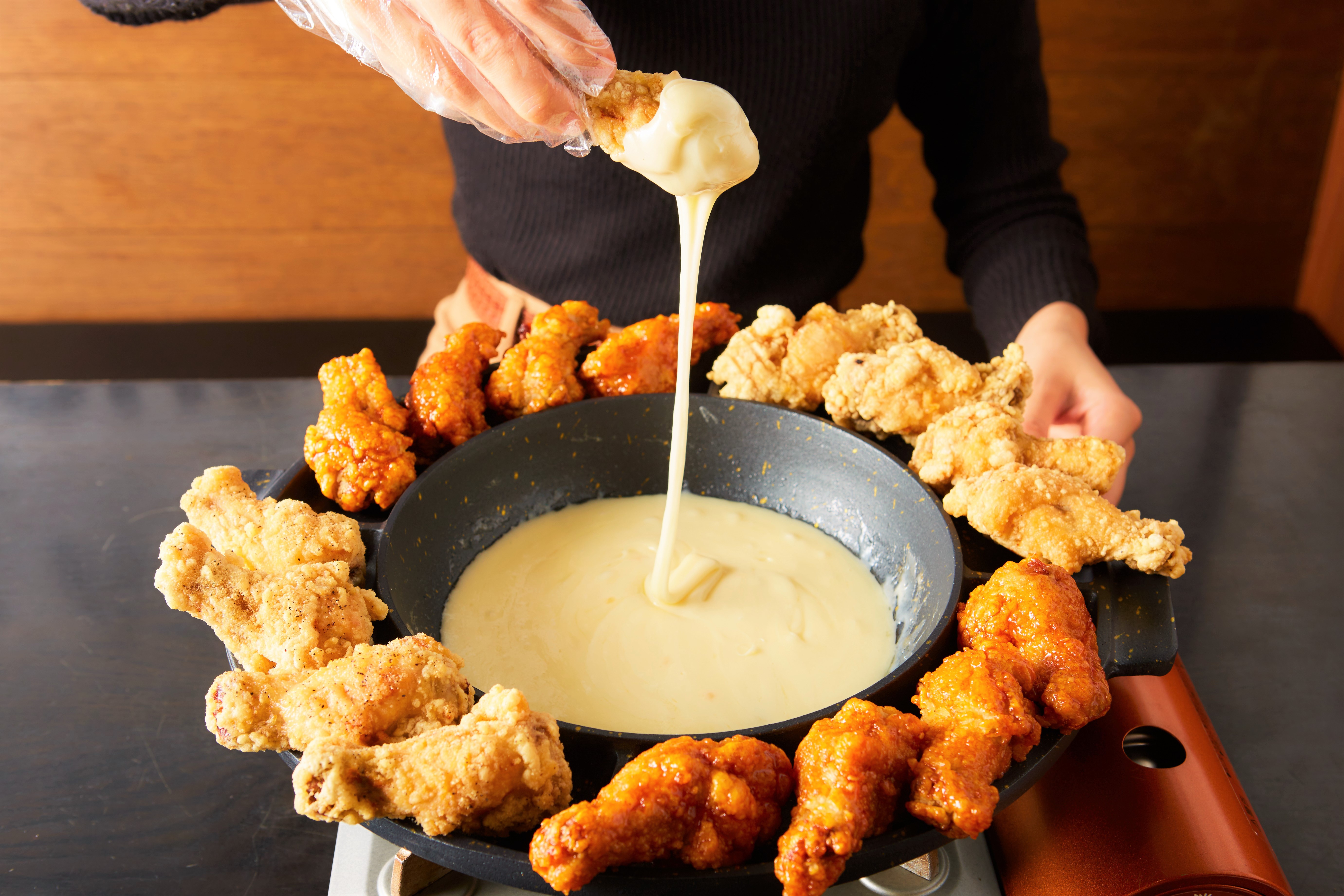 UFOフォンデュ』を全国8店舗で1,480円食べ放題(6/17～) 2種のチーズと