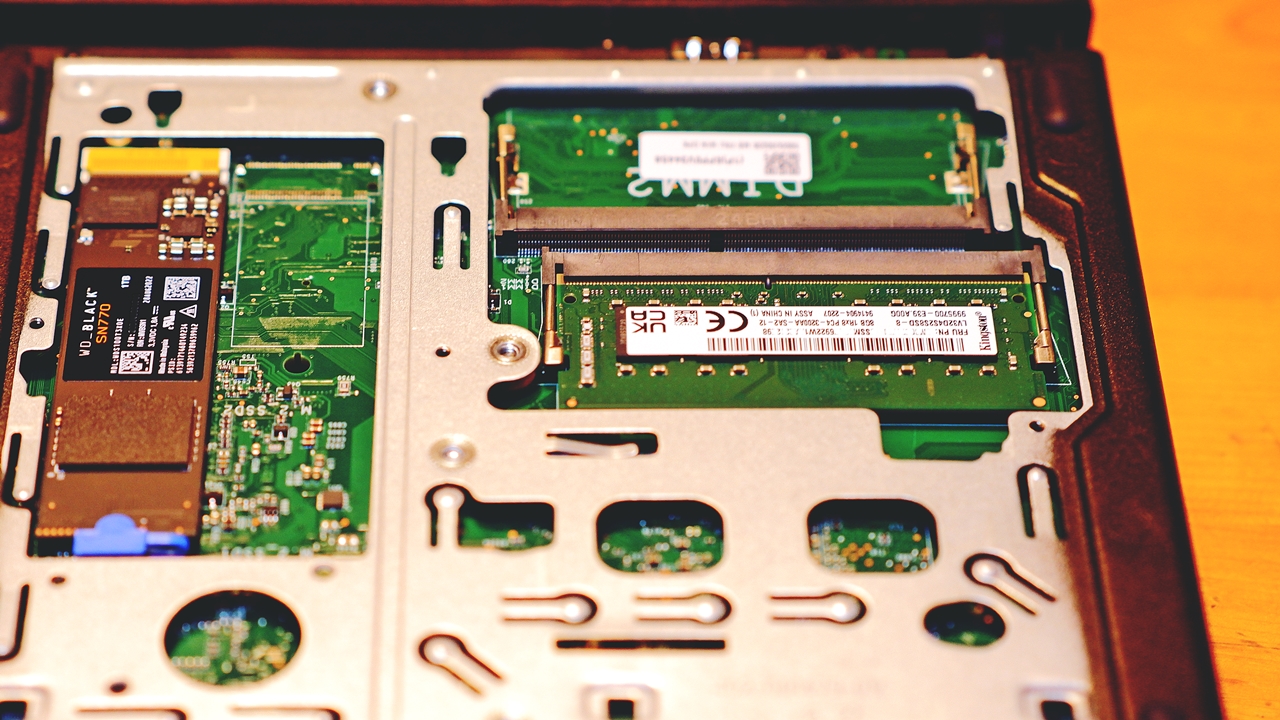 Lenovo ThinkCentre M75q Tiny Gen2 レビュー後編 メモリ増設その他