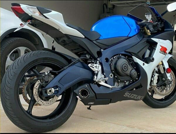 GSX-R600/750(11-25)にMOTOGPのようなサイド出しマフラー！｜AxxL
