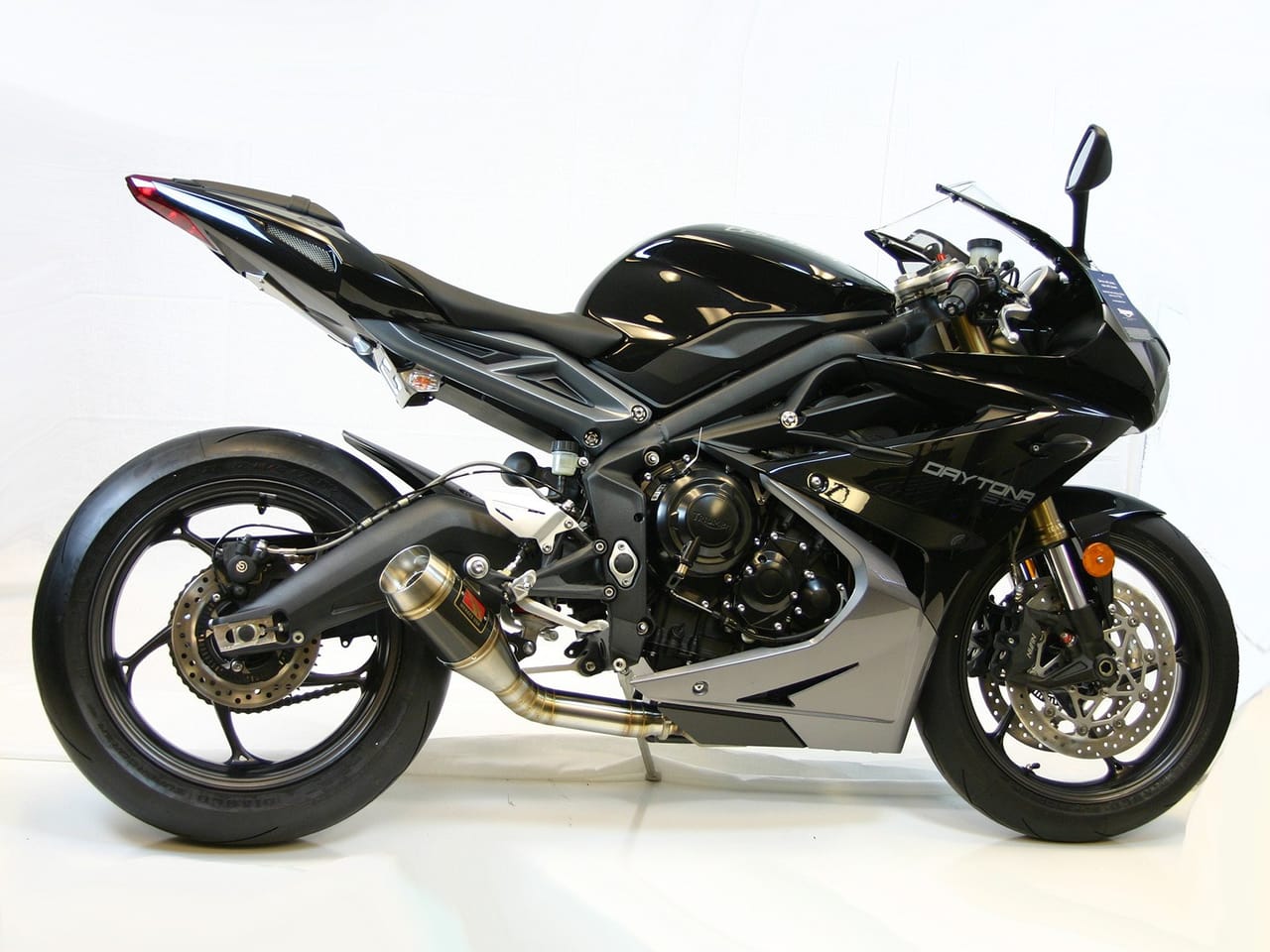 スーパーバイク選手権にも使用 COMPETITION WERKES マフラー｜AxxL