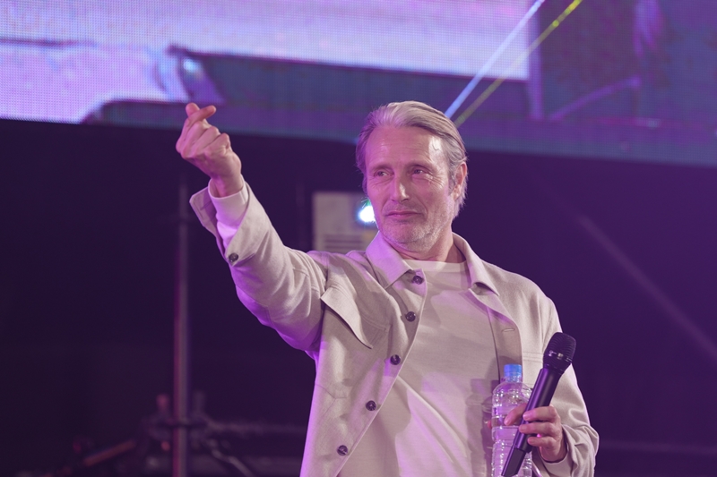 マッツ・ミケルセンが投げキッス連発！3日間で計74,290人来場「東京