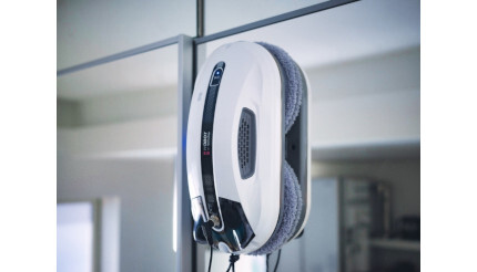 年末に間に合わなくても大丈夫、2023年の窓掃除は「HOBOT R3」で自動化