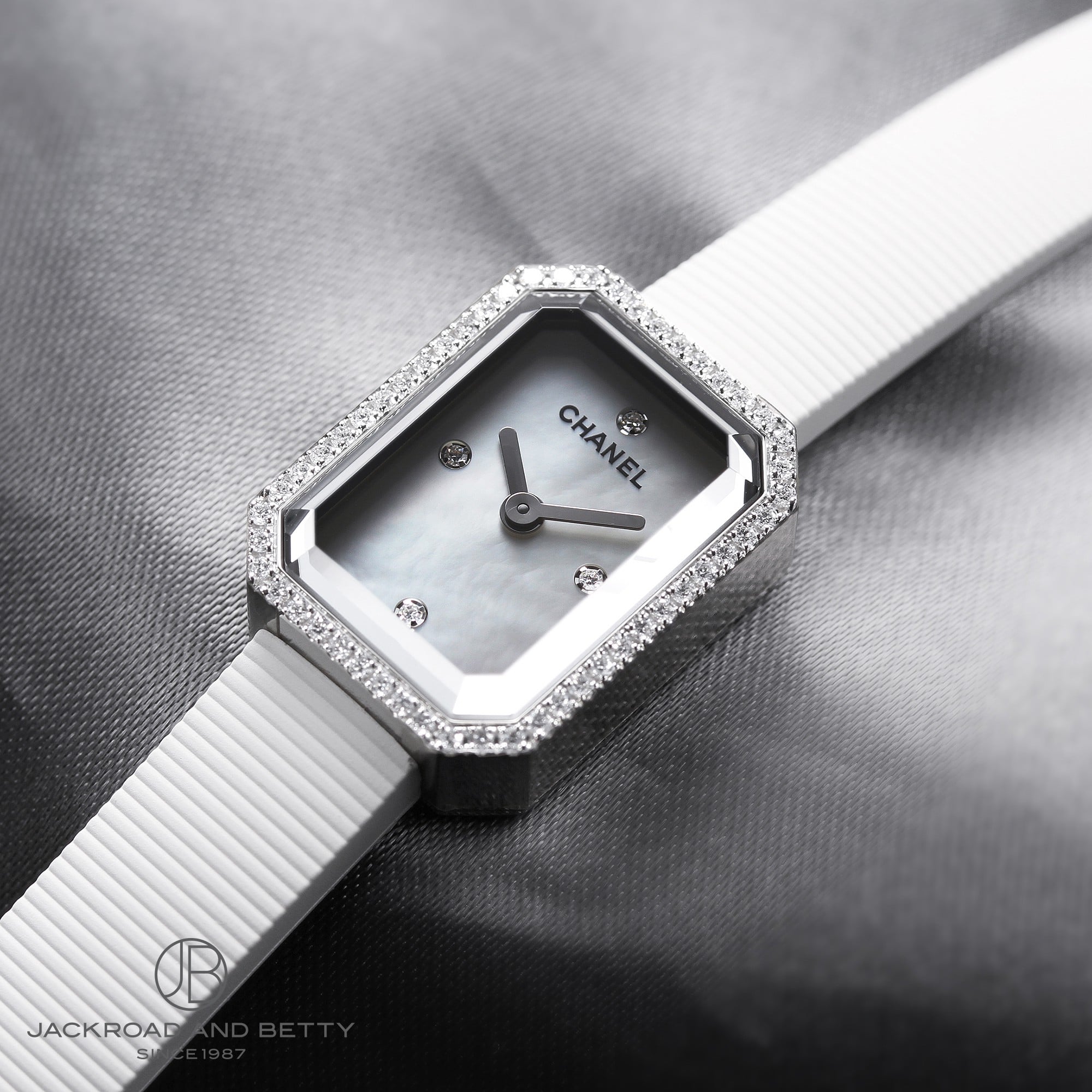 シャネル初の腕時計“プルミエール”で叶えるデイリー・ラグジュアリー