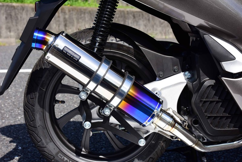 R-EVO ヒートチタン フルエキゾースト：PCX HYBRID：政府認証 ｜ BEAMS