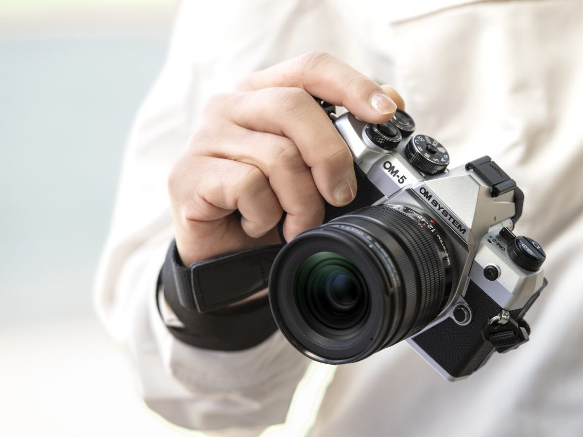 アウトドア好きのミラーレス一眼カメラ】防塵・防滴仕様の「OM-5 Mark