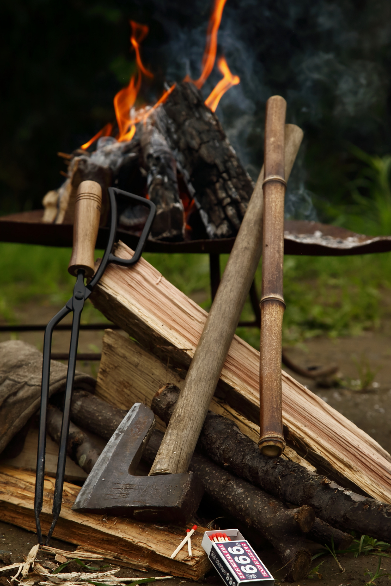 自作もできる！キャンプに必要な焚き火の道具 | 焚き火のコツ 【BE-PAL