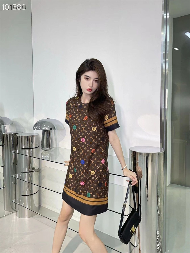 ルイヴィトン ワンピースハイブランドLouis Vuitton 夏 スカート 高