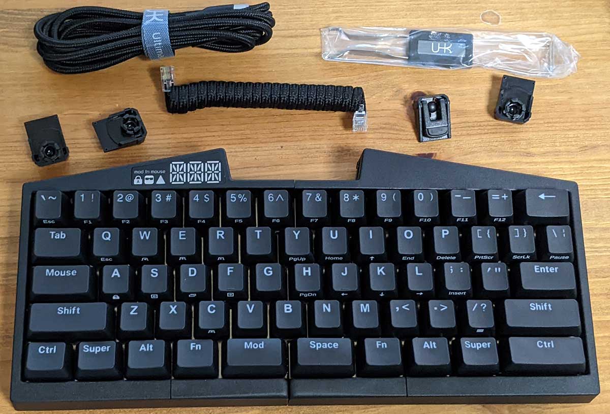 理想に近いキーボード「Ultimate Hacking Keyboard」 | SOHO研究所