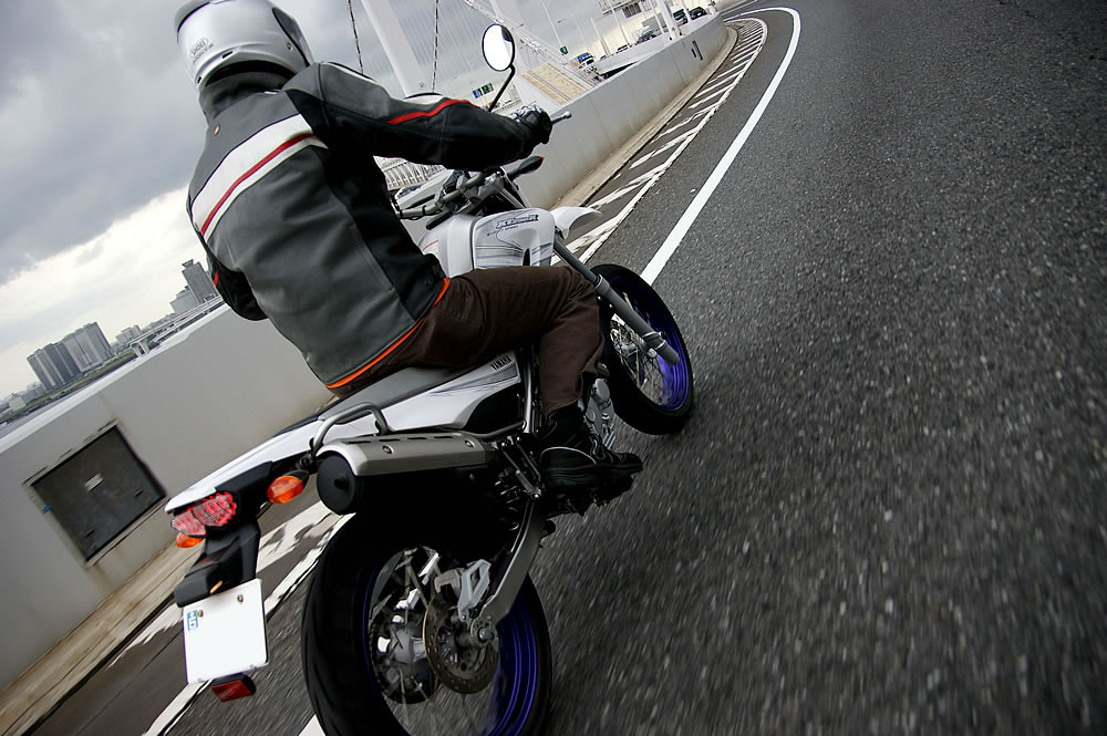 ヤマハ XT250X – 都会でスポーツするストリートバイクの新しい形 試乗