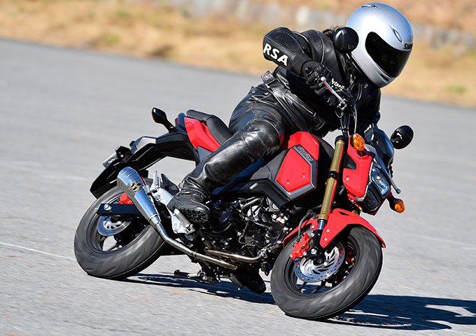 SP忠男のグロム用人気マフラ「ピュアスポーツメガホン」を交換実走