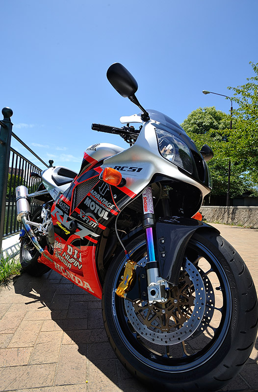 ADVANTAGE』流にカスタムされたVTR1000SP-1を試乗する ｜バイクブロス