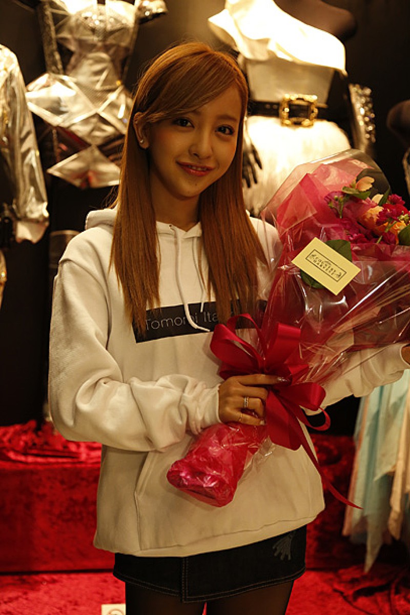 板野友美 AKB48卒業後初シングル発売＆期間限定ショップオープン