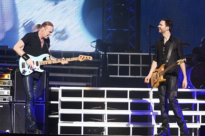 MR.BIG メンバーの絆に感涙の武道館 難病を抱えたパットもステージに