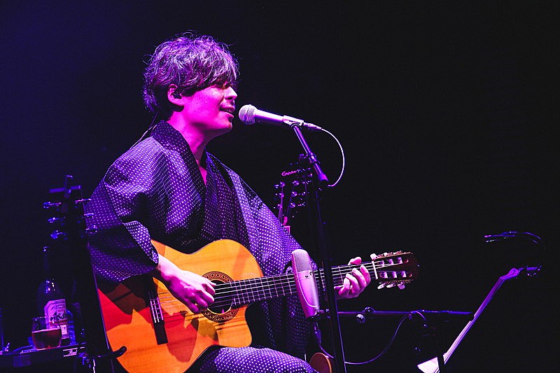 ライブレポート＞中田裕二、自身初の無観客配信ライブを開催 浴衣姿で