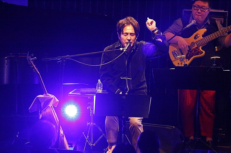 ライブレポート＞佐藤竹善、珠玉の名曲群で綴るひと足早い上質な