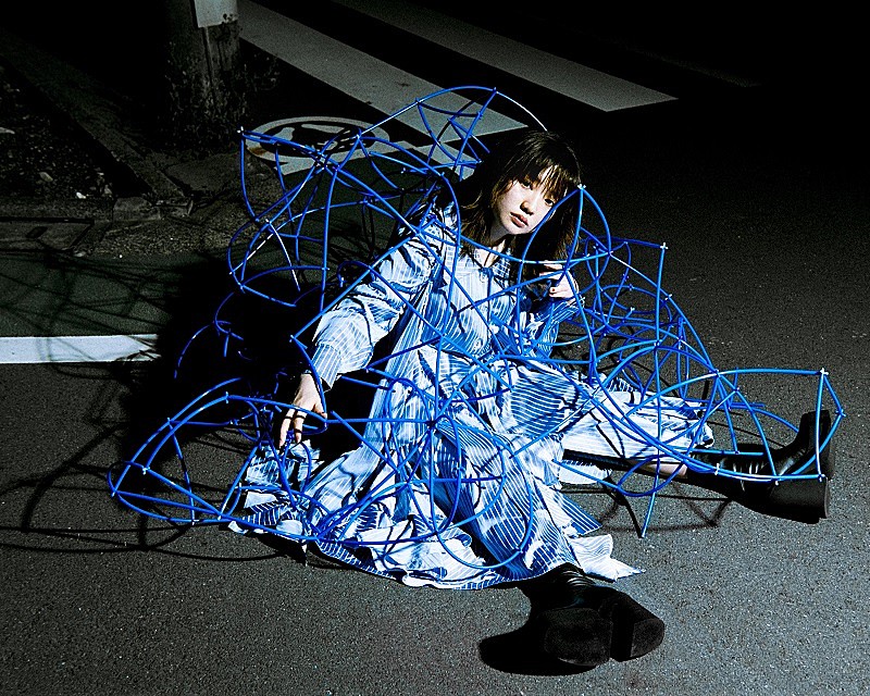 にしな、THE FIRST TAKEバージョン「ヘビースモーク」「青藍遊泳」配信