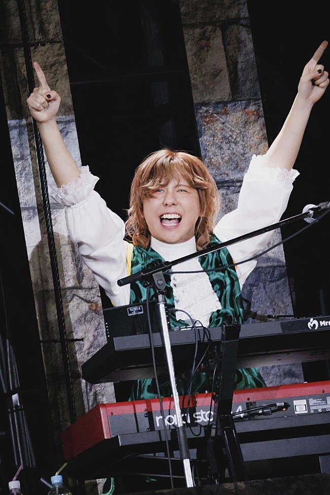 ライブレポート＞Mrs. GREEN APPLE 巨大なバベルの塔と圧倒的な演奏に