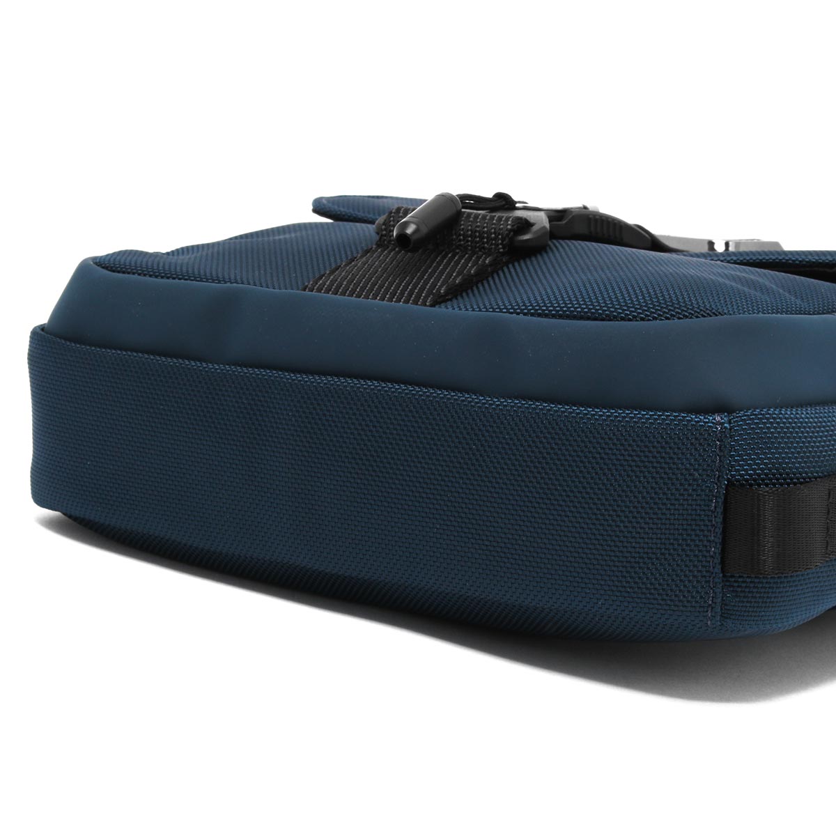 トゥミ ショルダーバッグ/クロスボディ バッグ メンズ アルファ