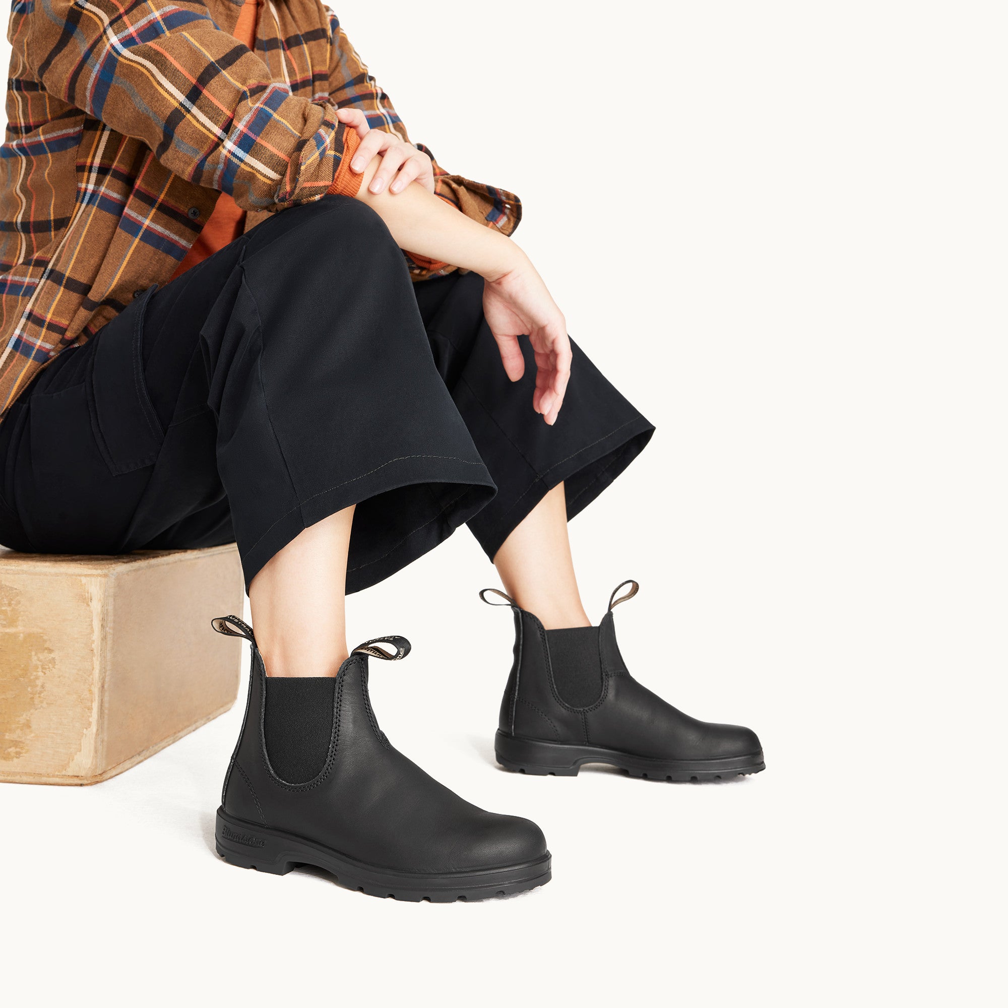 Black Premium Leather Chelsea Boots, Women's Classics 558 - Blundstone