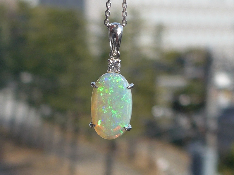 オパールPt900ペンダントトップを1点アップしました