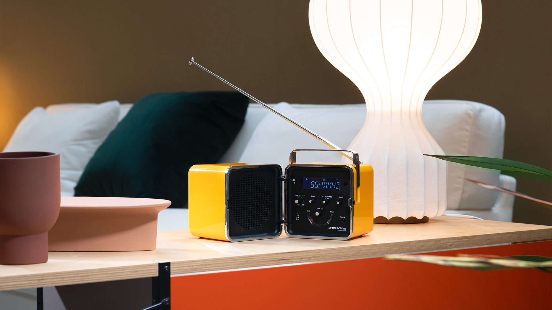 Radio.cubo 50° the Brionvega cult radio directly from the 60s