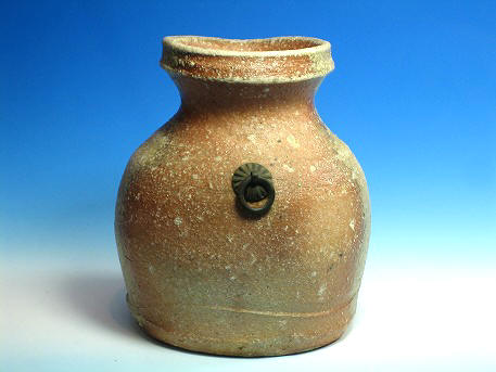 信楽蹲る掛花入｜作家名：古谷 道生｜文錦堂 | 文錦堂