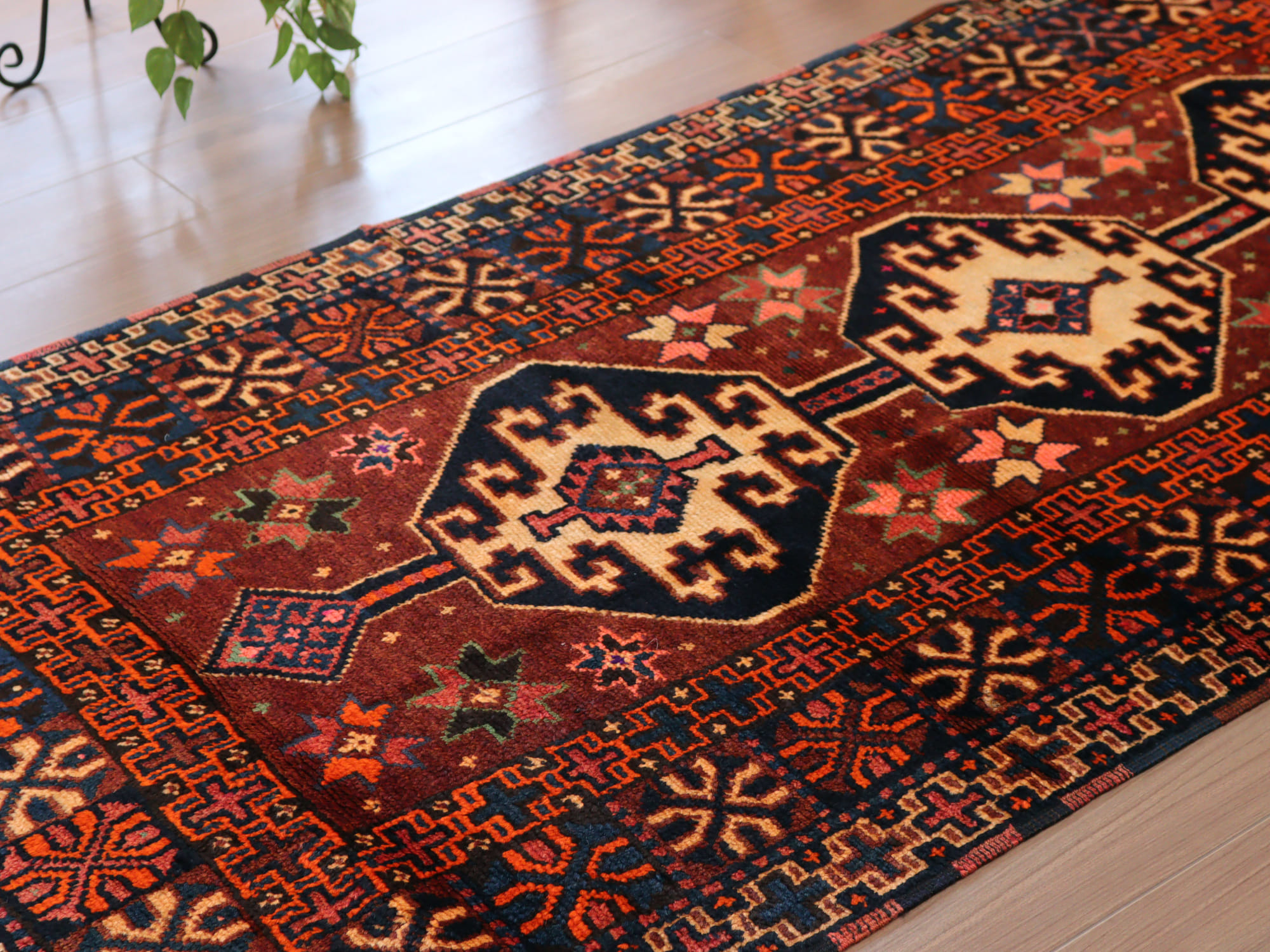 トライバルラグ 手織り絨毯 トルコ206×100cm ハッキャリ ヘルキ