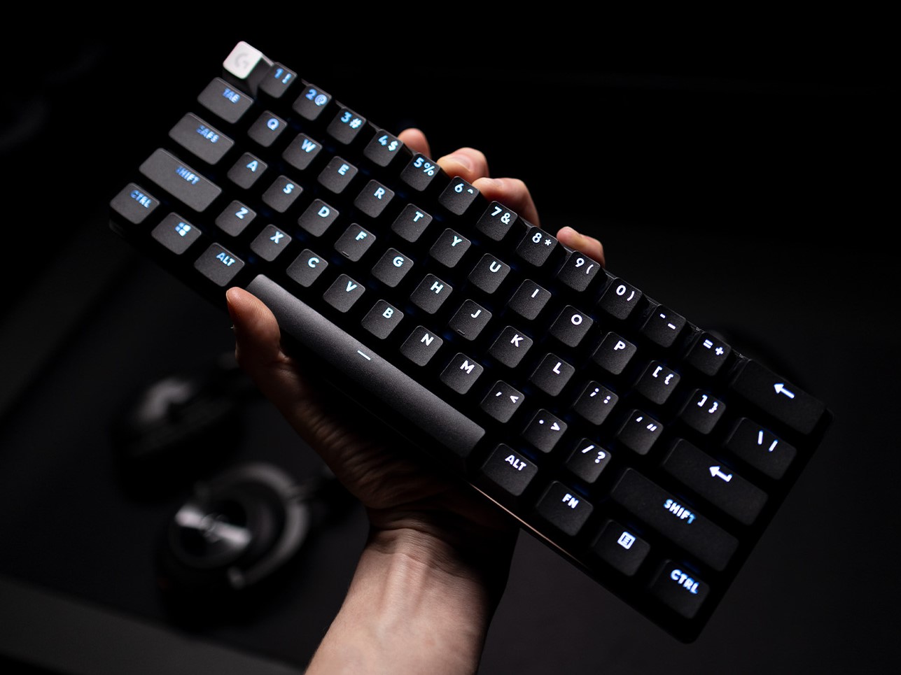 ロジクール、光学スイッチ搭載の60％サイズワイヤレスキーボードPRO X