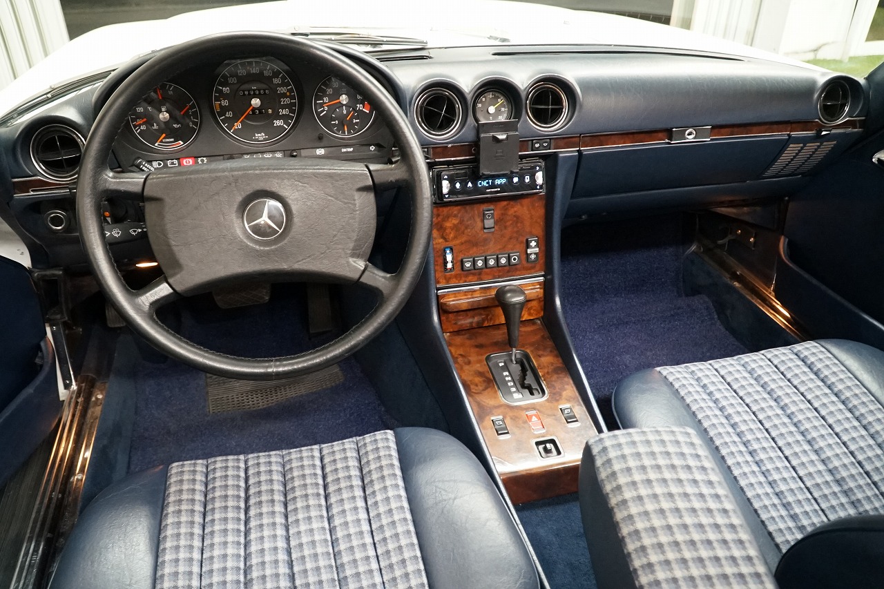 Mercedes-Benz（メルセデスベンツ） 560SL R107型