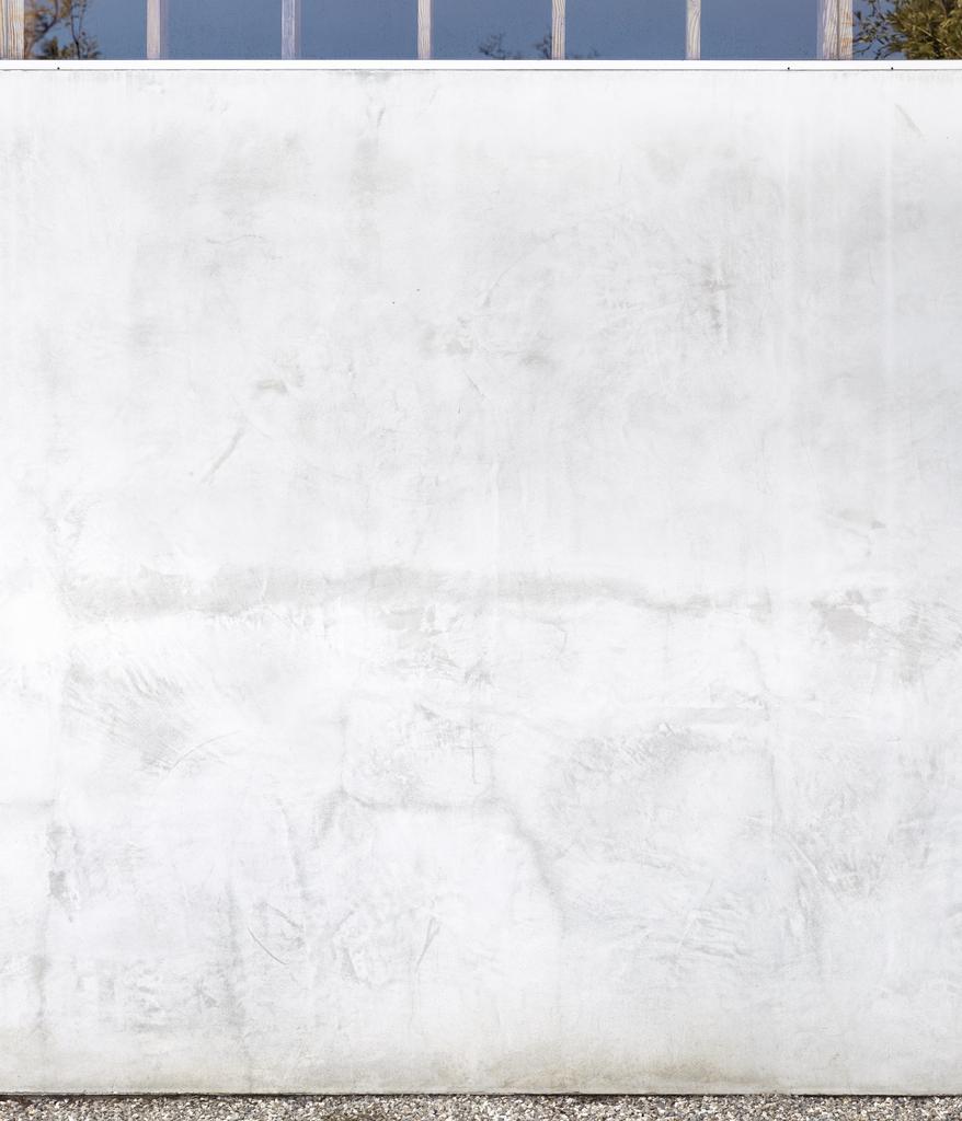 Uta Barth: Peripheral Vision