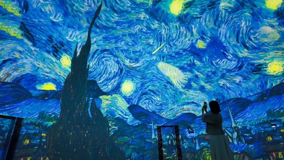 360度ゴッホの絵画におぼれる『イマーシブ・プラネタリウム ゴッホ